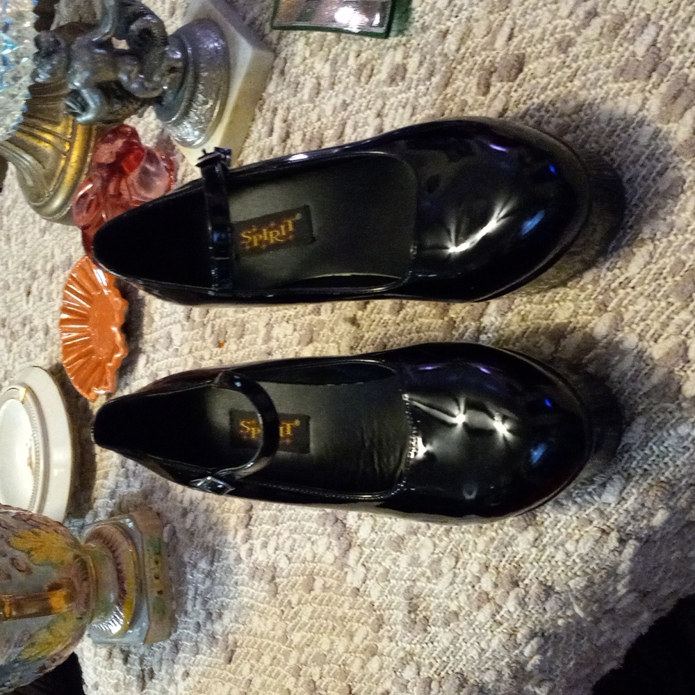 Spirit Size 8 High heels
